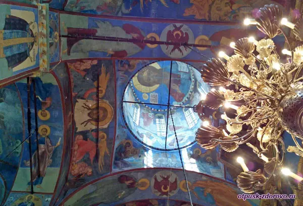 Икона Спасителя под куполом, Воскресенский собор, Тува