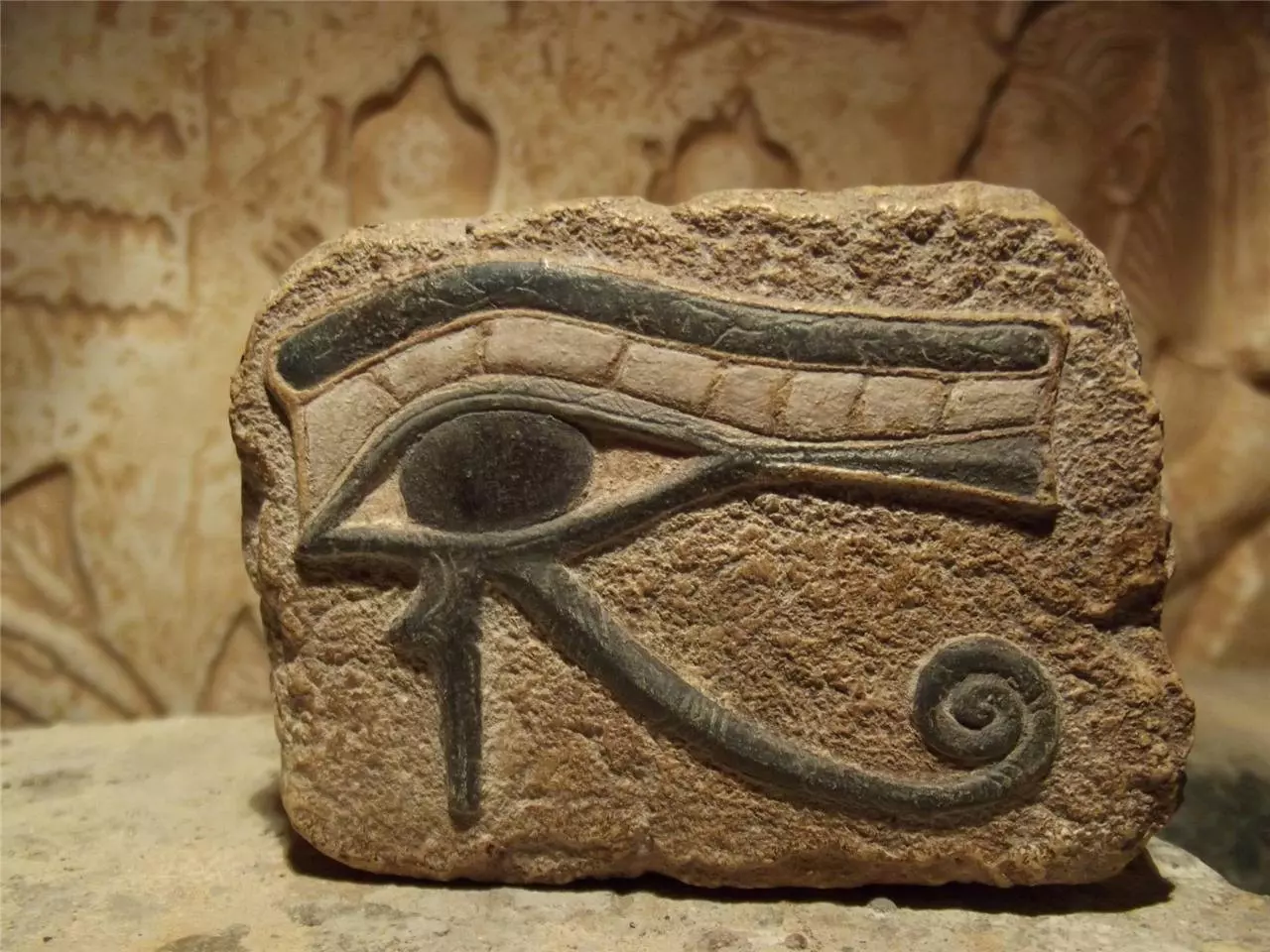 Горы в древнем египте. Глаз уаджет Египет. Глаз уаджет Египетский символ. Уаджет в древнем Египте. Древний Египет глаз уаджет.