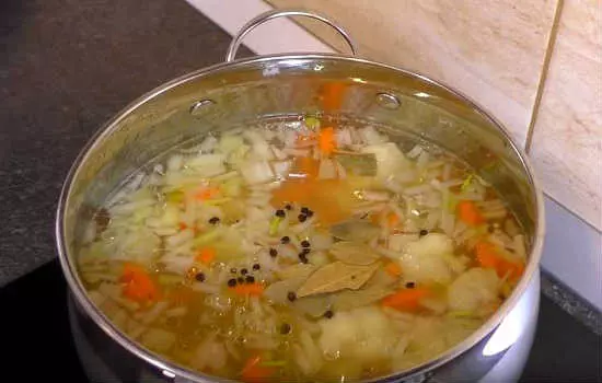 добавить специи в суп