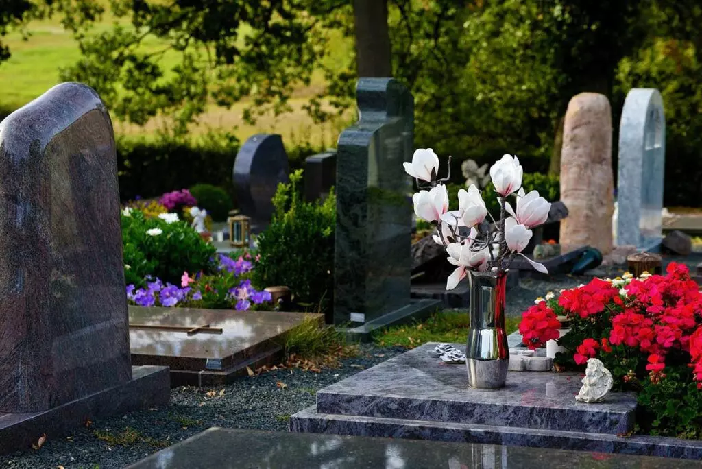 Как похоронить и поминать своего близкого