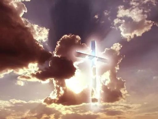 крест в небе