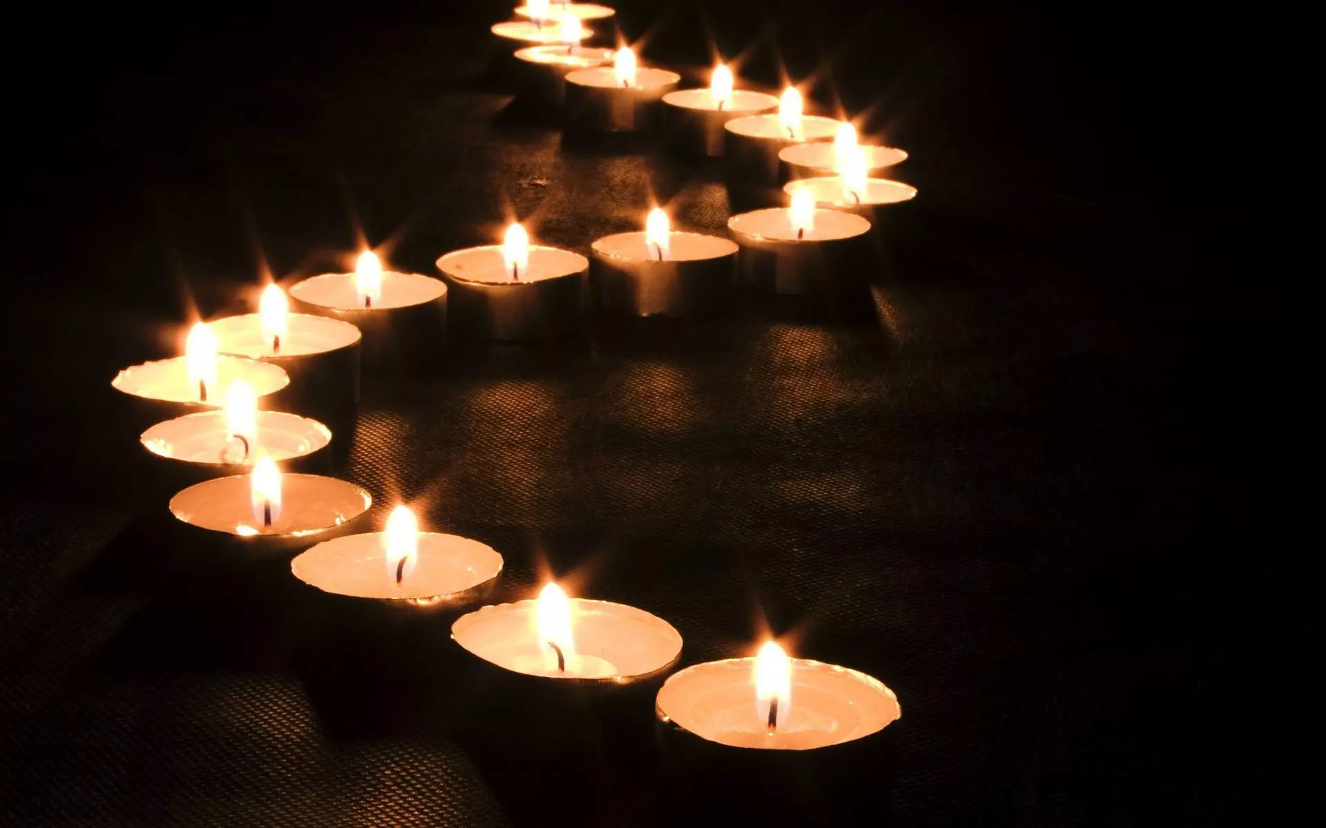 Ритуал со свечами на привлечение денег