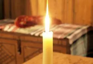 очистить дом с помощью свечи