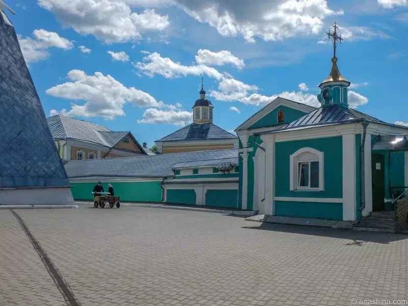 Надвратная часовня и здания Смоленского межъепархиального православного духовного училища, Смоленск