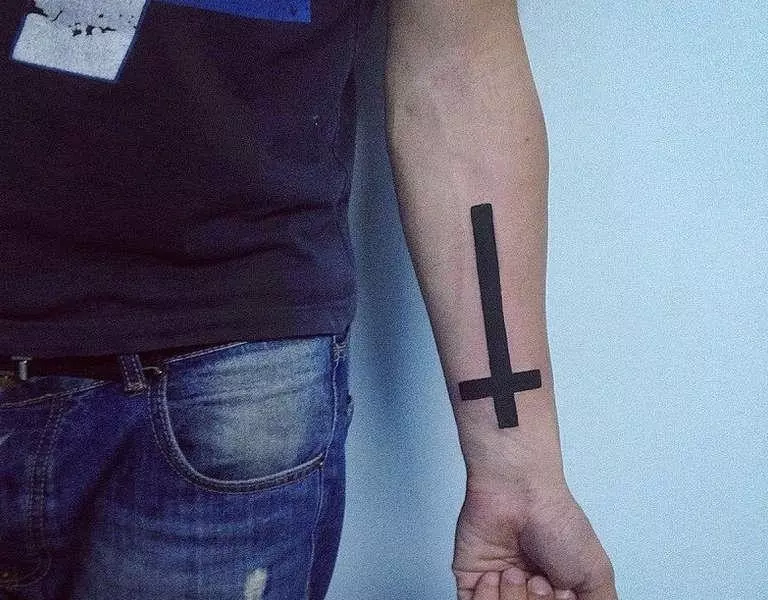 татуировка крест
