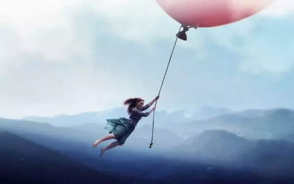 Девушка на воздушном шаре