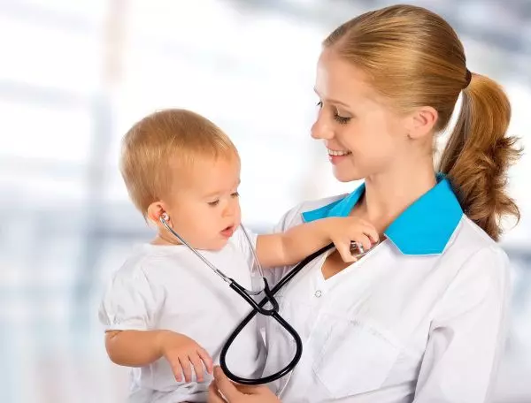 Медсестра с ребенком