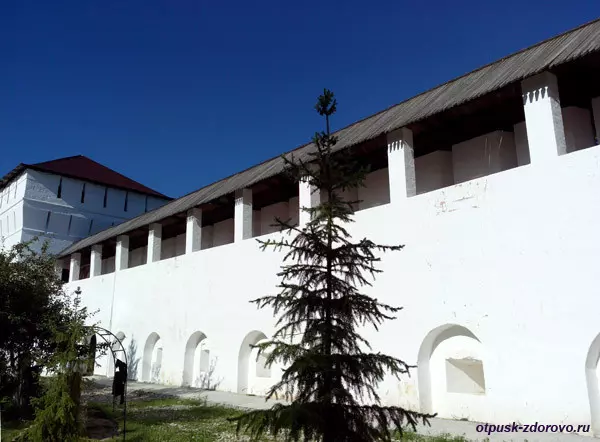 Богородский монастырь Святого Пафнутия в Боровске, крепостная стена