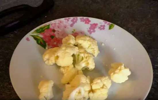 нарезать цветную капусту