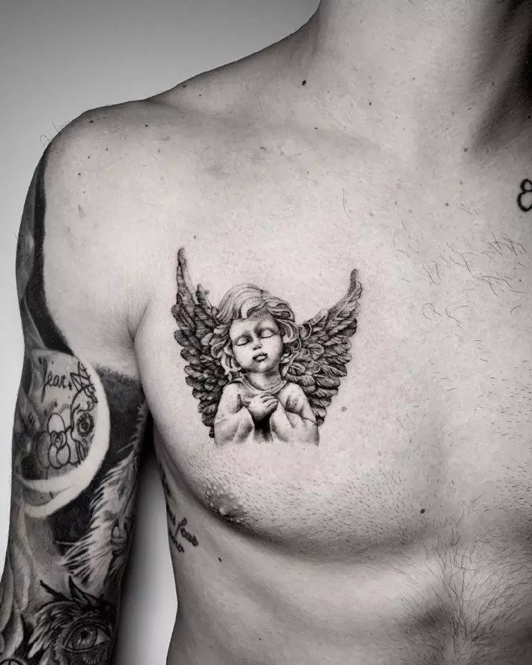 татуировка ангела на груди