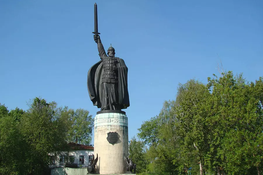 Памятник святому Илье Муромцу в Муромово