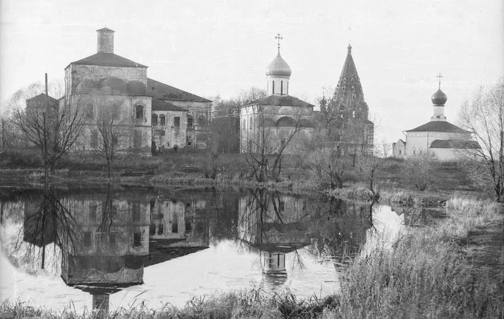Троицкий Данилов монастырь в Переслав-Залесе. 1994.