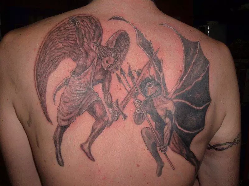 татуировка демона на спине