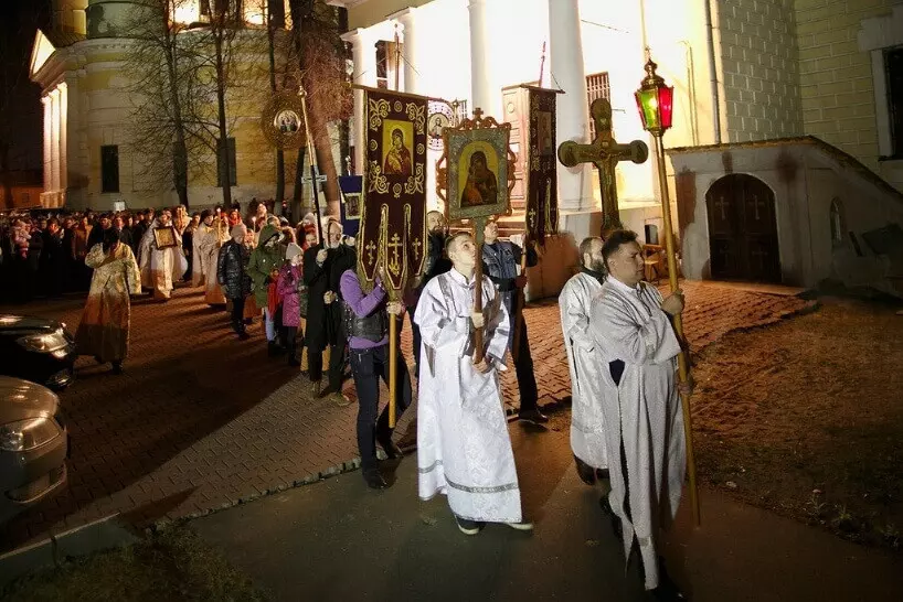 Ночной крестный ход на Пасху у храма Живоначальной Троицы у Салтыкова моста